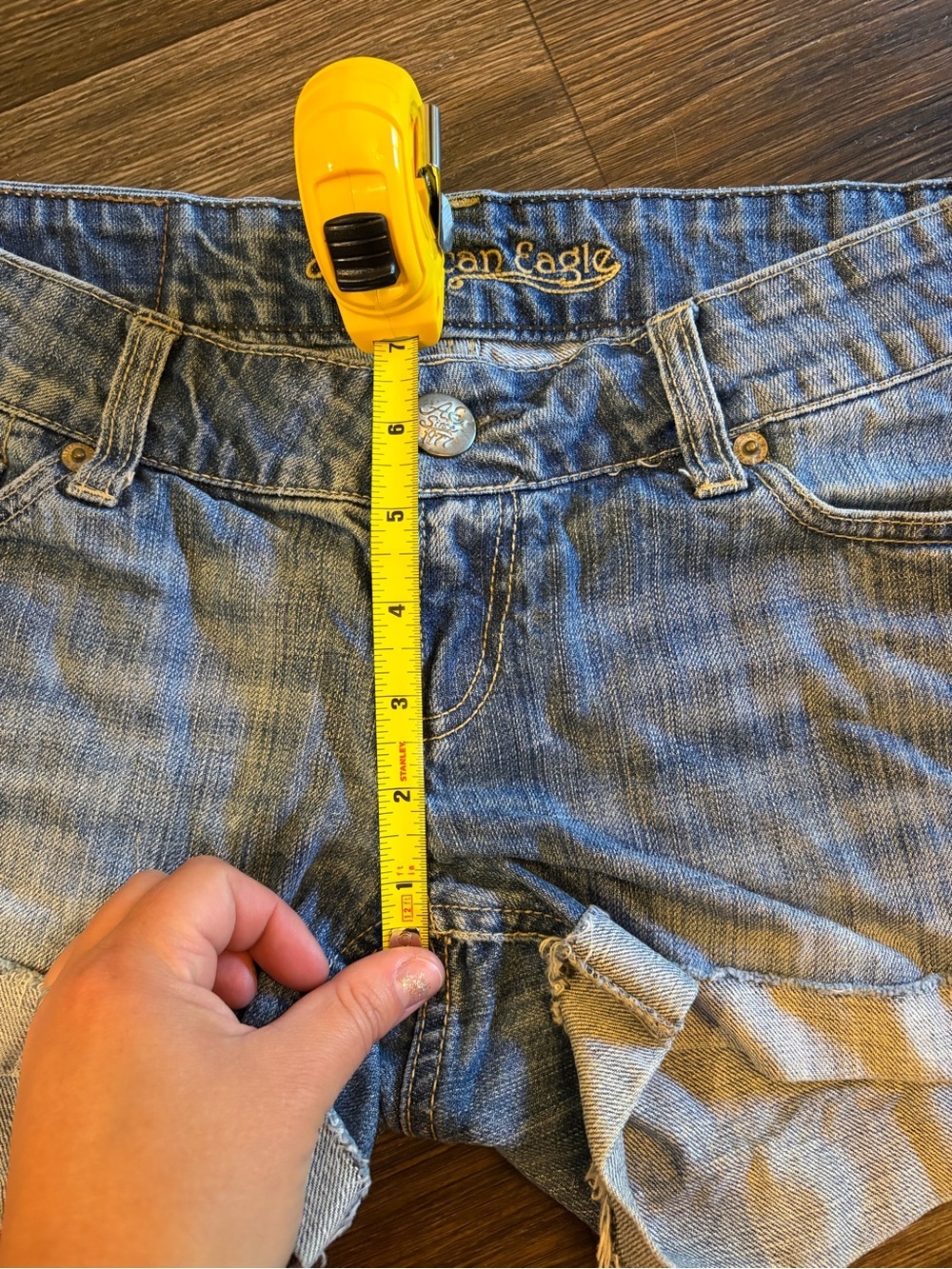 Y2k American Eagle Jean Women’s Shorts Sizez 4/4 Low Rise Blue Denim Cutoffs - Picture 3 of 5